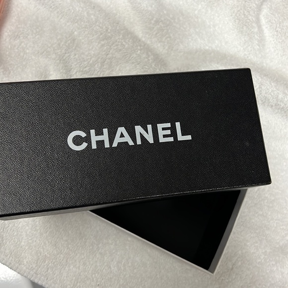 Chanel sunglasses box great condition - Picture 2 of 3